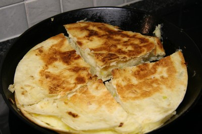 Stekat i smör blir tortillapotatisen jättegod och mäktig.